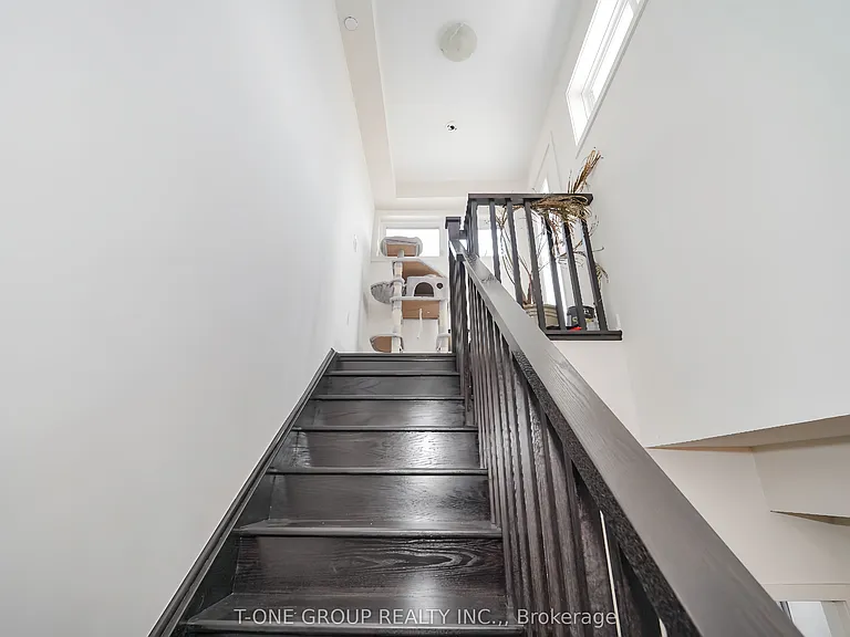 55 Sutton Ave — Photo 38