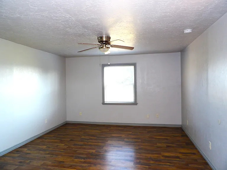 505 NW Oak Ave #B1 — Photo 7