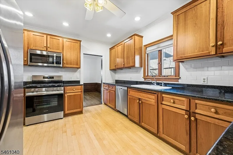 2 bed, 1.0 bath, $3,500 — Photo 4