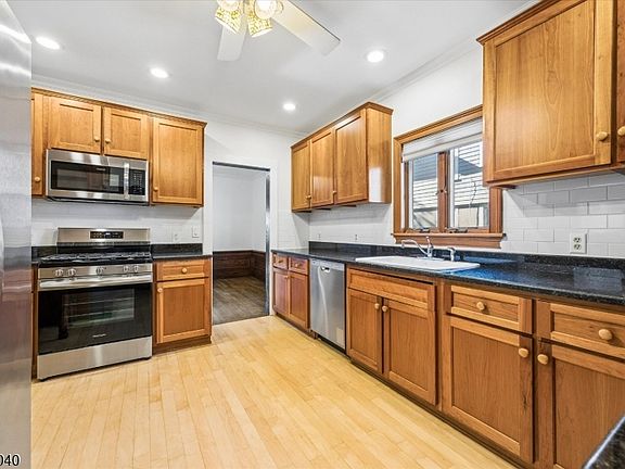 4th image of 44 Walnut Cres Floor 1