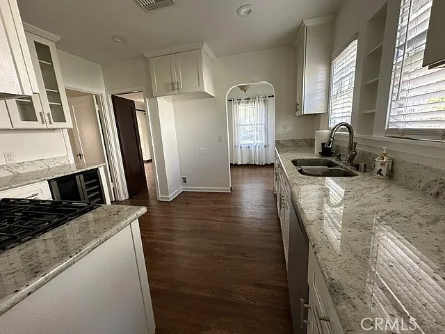 1054 N Euclid Ave — Photo 15
