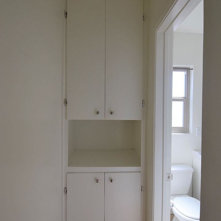 1st image of 605 N Hollywood Way #A