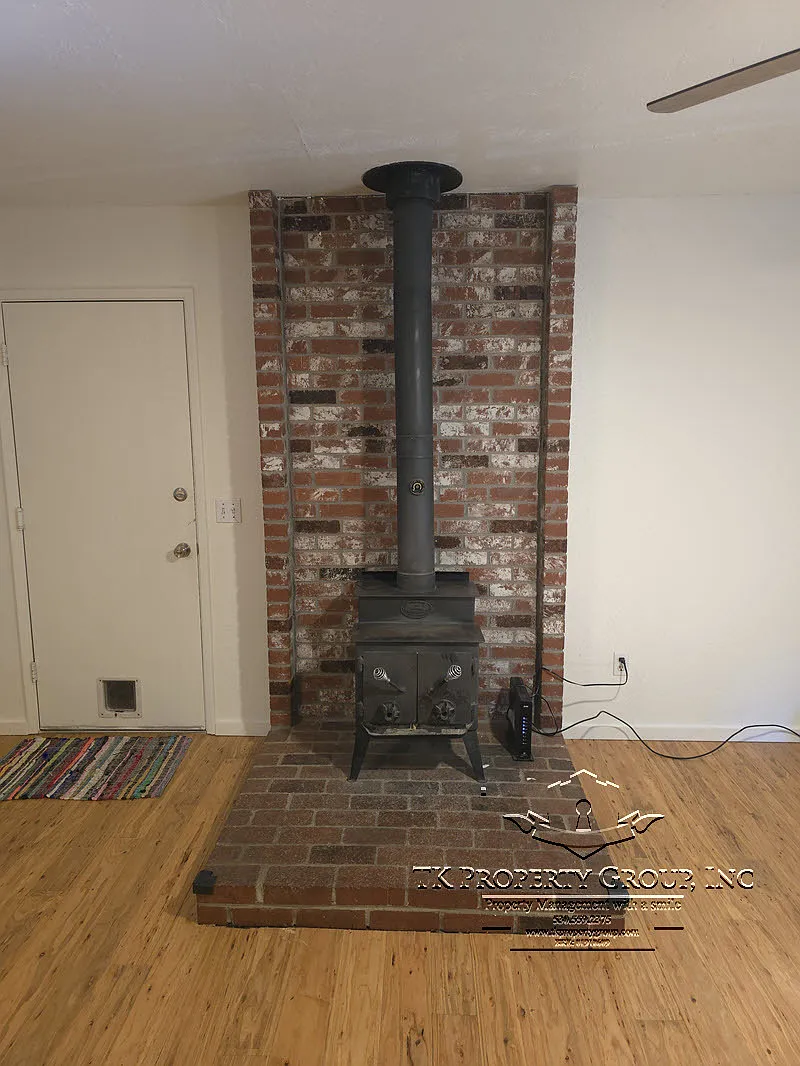 16048 Mountain View Drive - 1 — Photo 3