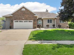 1125 Saint Andrews Dr, North Liberty, IA 52317