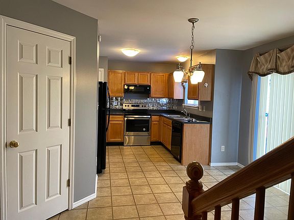 5th image of 3917 Blaine Ave