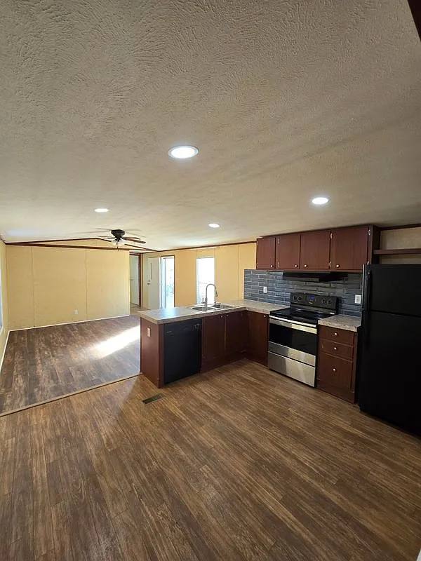 2 bed, 2.0 bath, 860 sqft, $1,000 — Photo 2