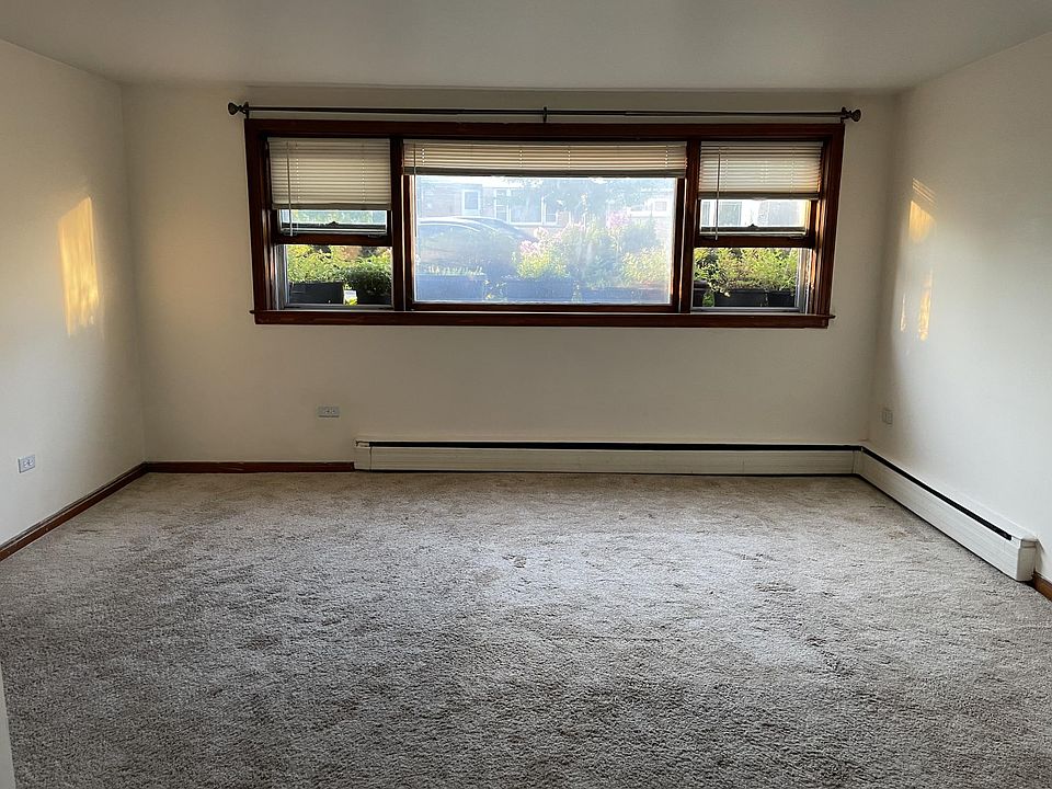 1st image of 5643 W Montrose Ave #B