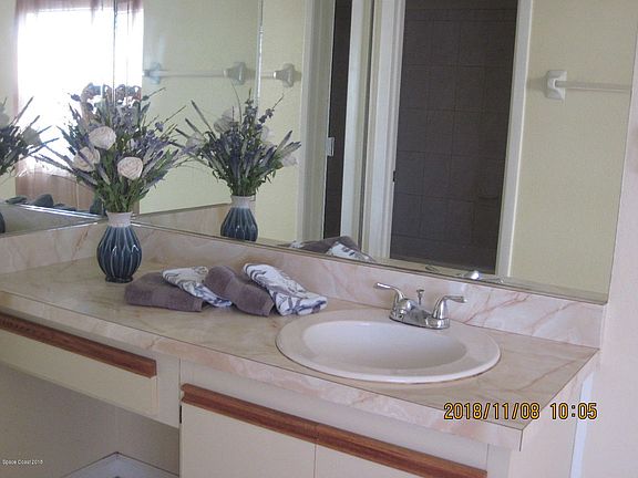 5th image of 1495 Malibu Cir NE APT 103