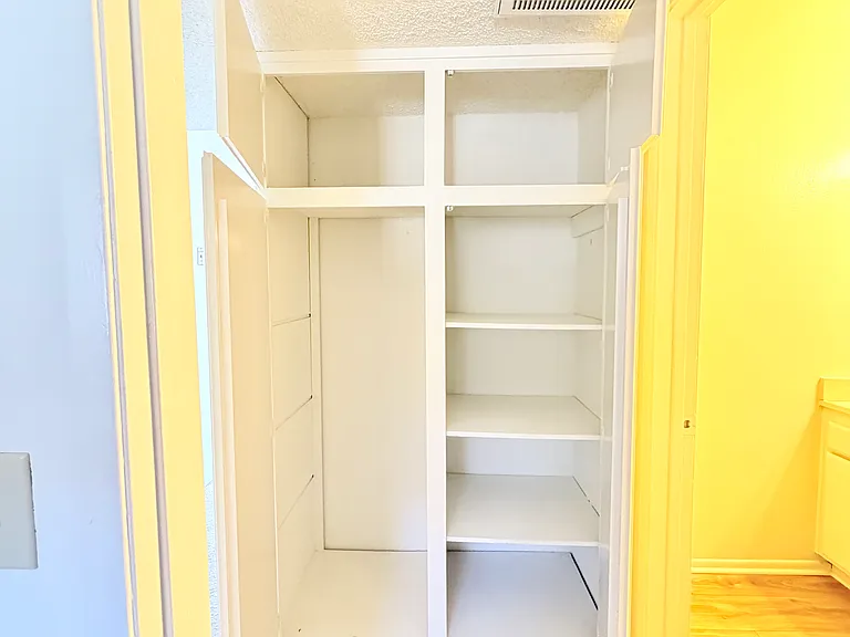 333 W Lexington Dr #2 — Photo 13