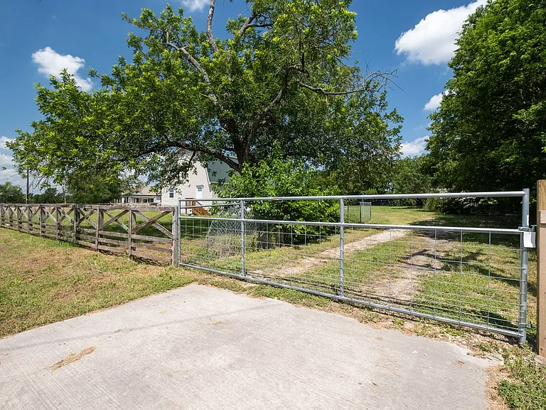 13902 FM 812 Rd — Photo 14