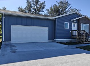 1525 Nagle Ln, Mitchell, SD 57301