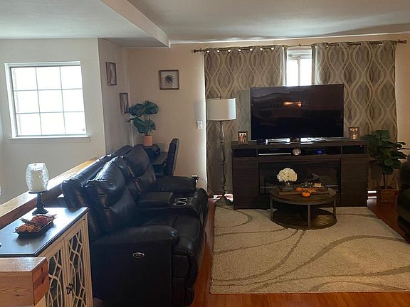 4th image of 217A Bruckner Ave #217A
