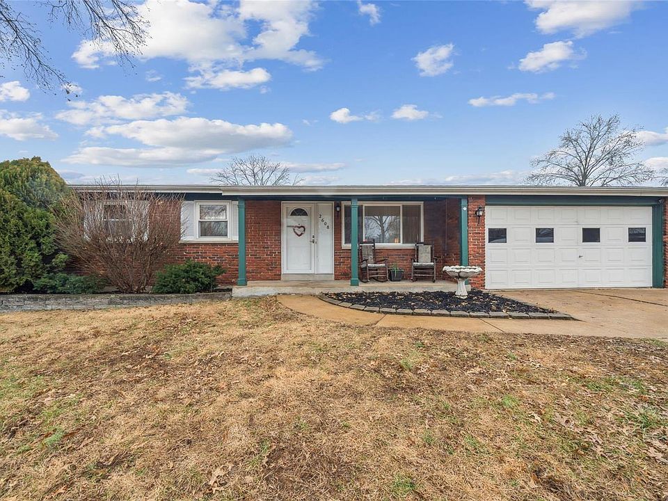 1st image of 2608 Carousel Dr