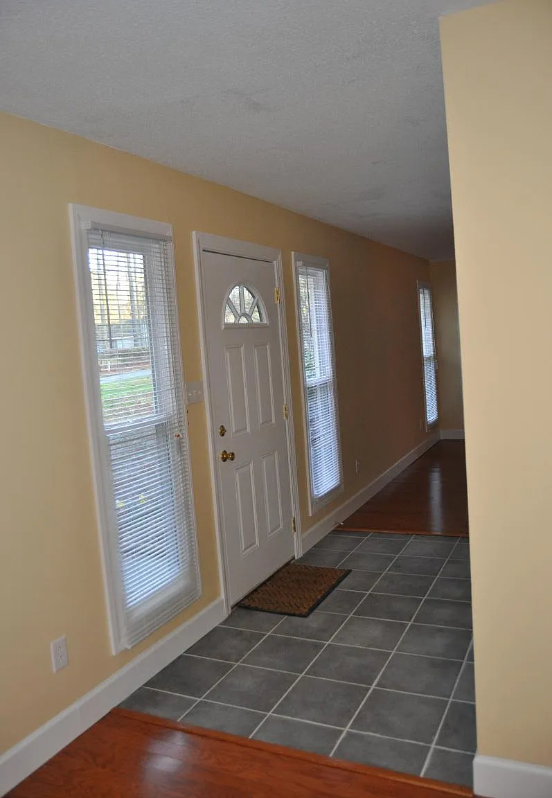 3 bed, 1515 sqft, $1,900 — Photo 2