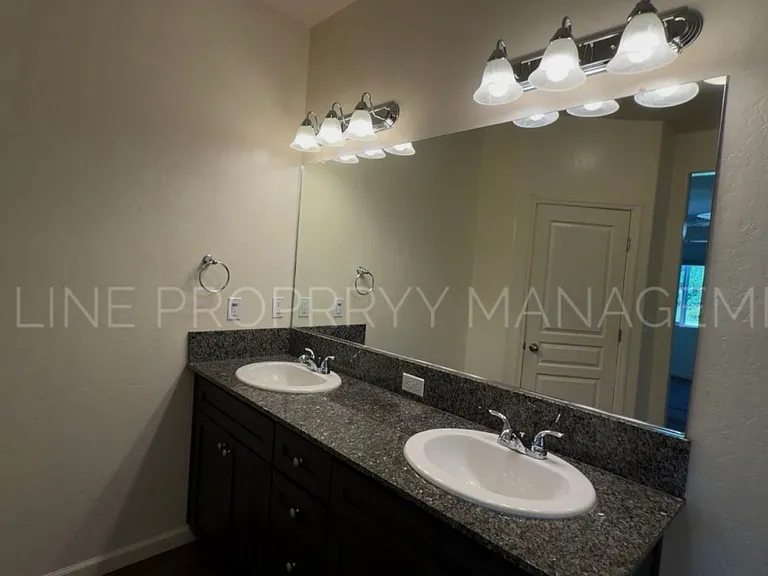 2919 S Tipton St — Photo 21