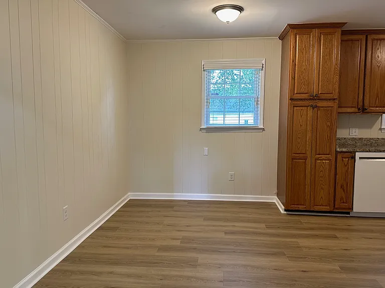 924 Chalet Dr — Photo 13