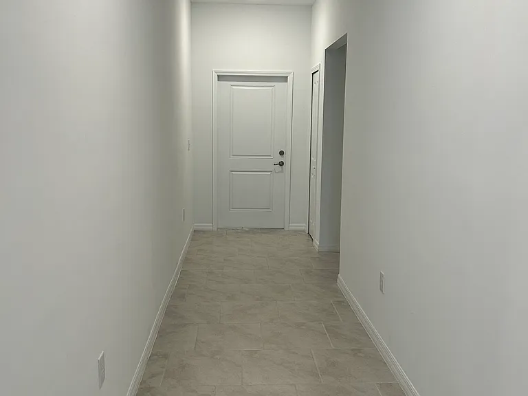 1700 NE 6th Pl — Photo 11