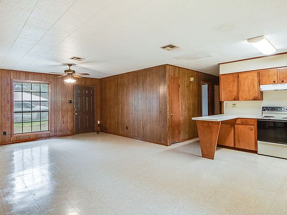 3rd image of 110 Rich Angel Dr