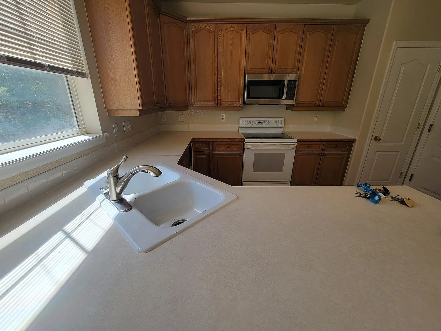 West Longmont 2 story single family home for rent in the much desired Renaissance neighborhood — Photo 3