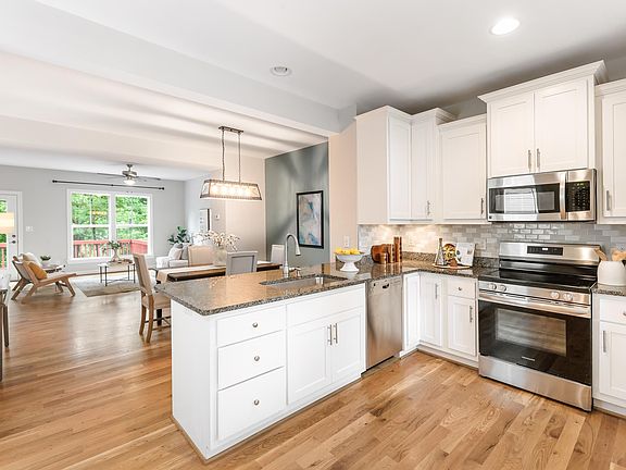 3rd image of 257 Huntley Ave