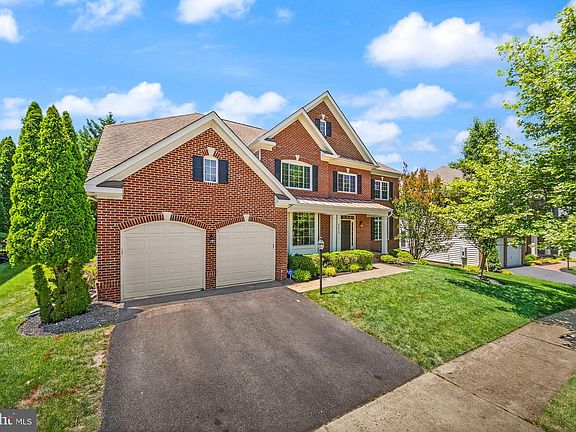 2nd image of 43916 Riverpoint Dr