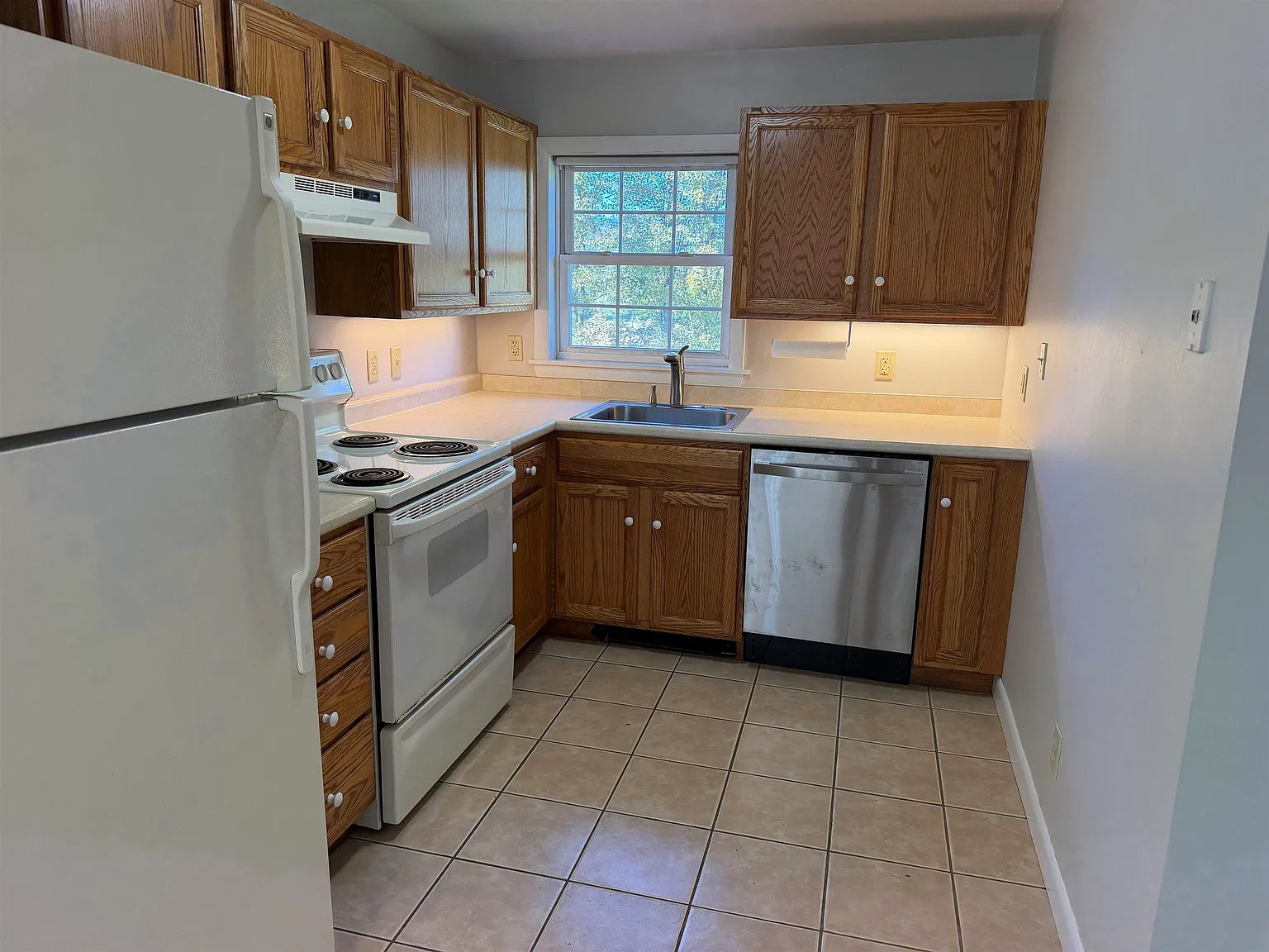 1 bed, 1.0 bath, 6646 sqft, $1,600 — Photo 4