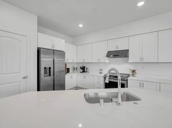 5301 E Commerce Way Unit 30102, Sacramento, CA 95835