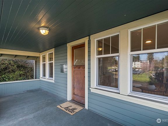 3rd image of 1311 4th Avenue E