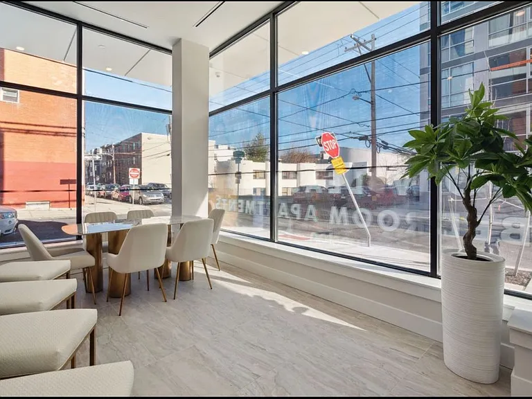 722 W Thompson St #207 — Photo 23