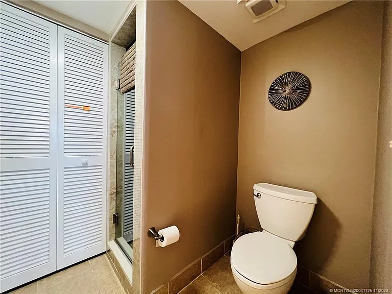 9400 S Ocean Dr #201B — Photo 37