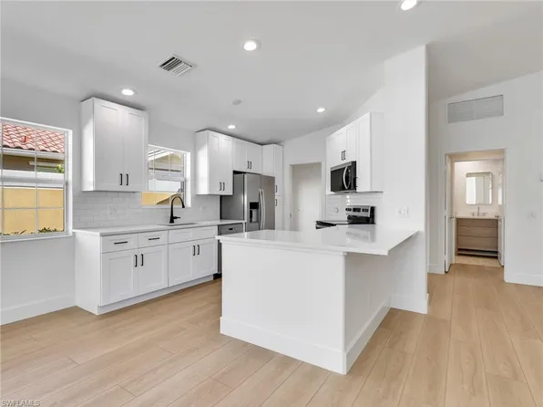 8205 Xenia LN, NAPLES, FL 34114