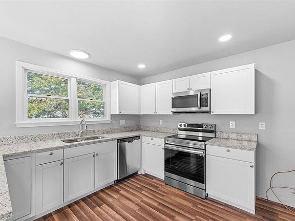 3rd image of 45 Kelly Wood Ct