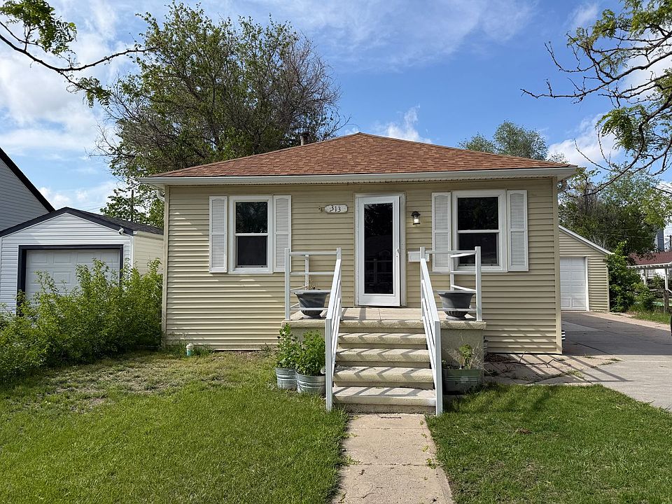 1st image of 313 W 15th St