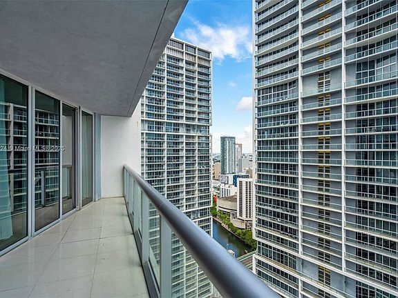 4th image of 495 Brickell Ave #3700