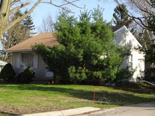 847 Foster Ct NE, Grand Rapids, MI 49505
