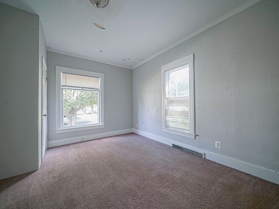 4th image of 410 Albert Ave