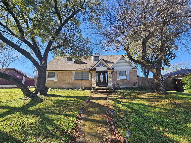 5027 Regatta Dr — Photo 1