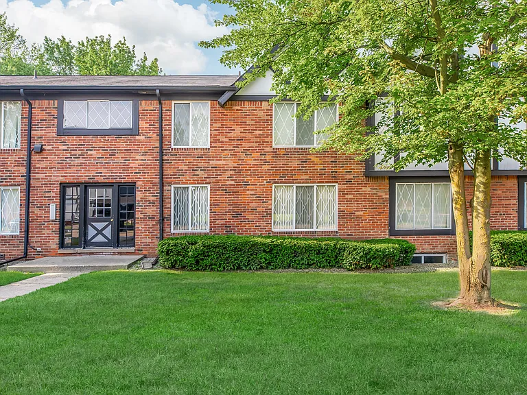The Crossroads At Southfield Apartments — Photo 40