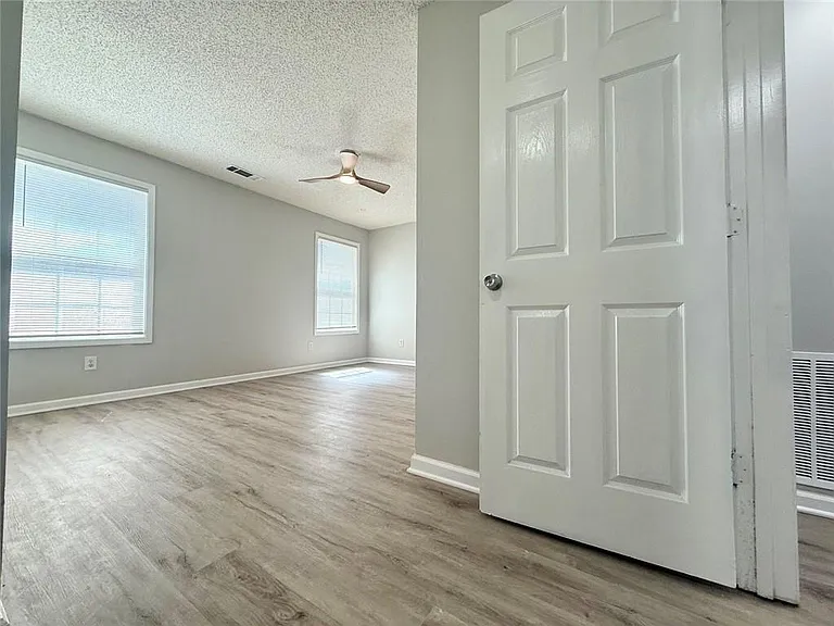 2154 Olmadison Vw — Photo 14