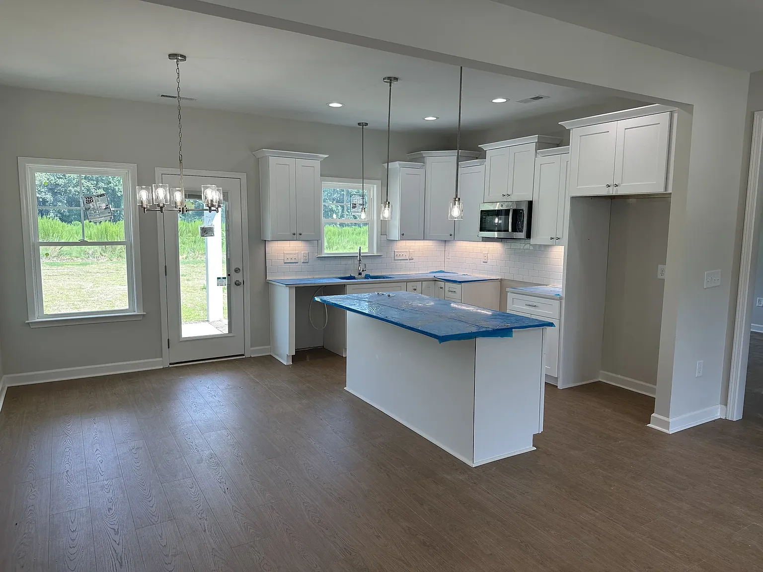 3 bed, 1291 sqft, $1,895 — Photo 2