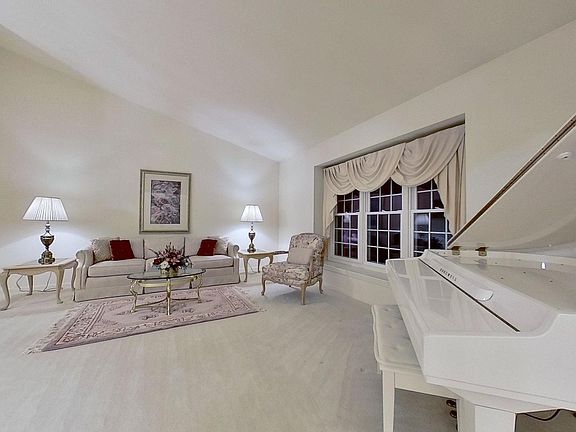 4th image of 336 Woodside Dr