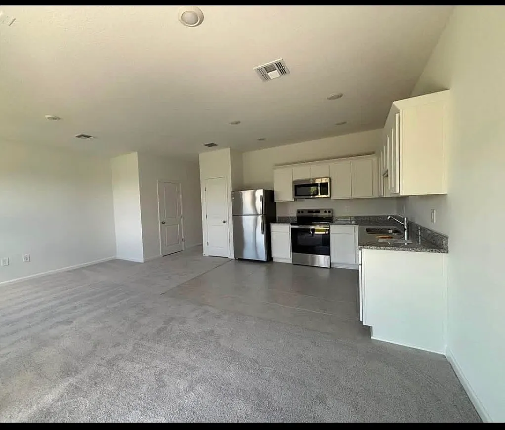 3 bed, 2.5 bath, 1475 sqft, $1,950 — Photo 4