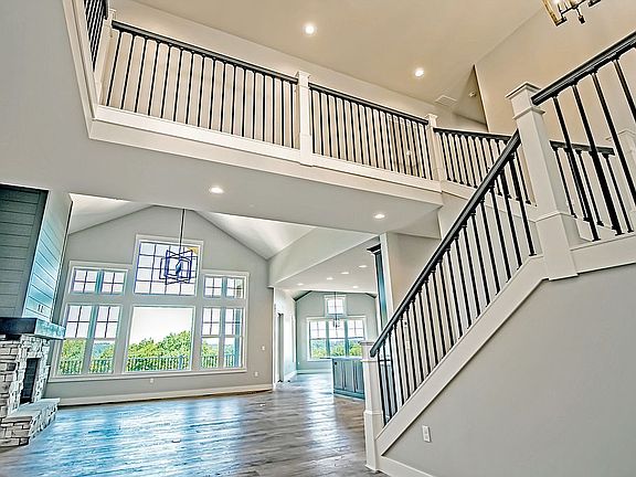 3rd image of 410 Rustic Hills Dr