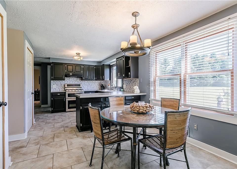 1st image of 36 Chillington Ln