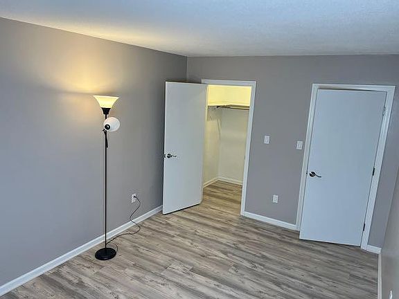 5th image of 4 Lancelot Ct APT 4