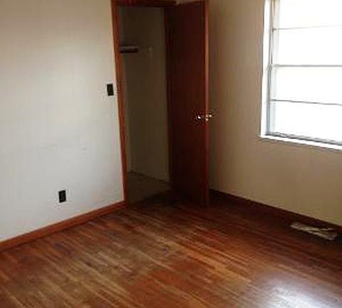 5th image of 703 1/2 Washington St