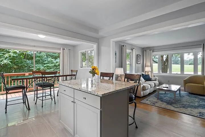 3 bed, 2035 sqft, $2,400 — Photo 3