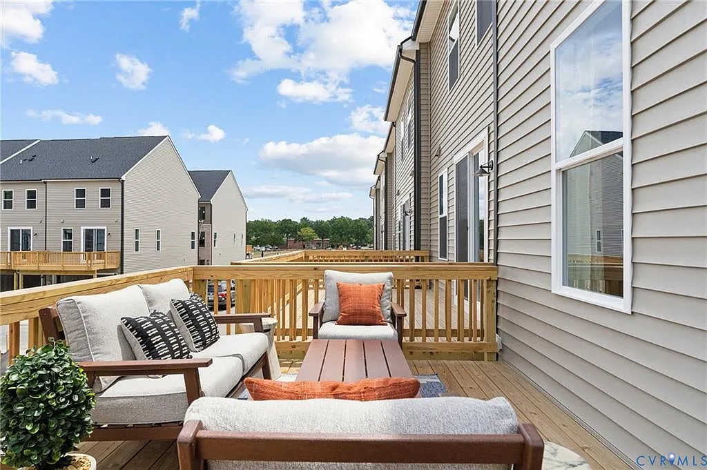 4 bed, 3.5 bath, 2080 sqft, $2,800 — Photo 4