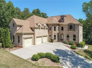 8945 Private Cove Dr, Gainesville, GA 30506
