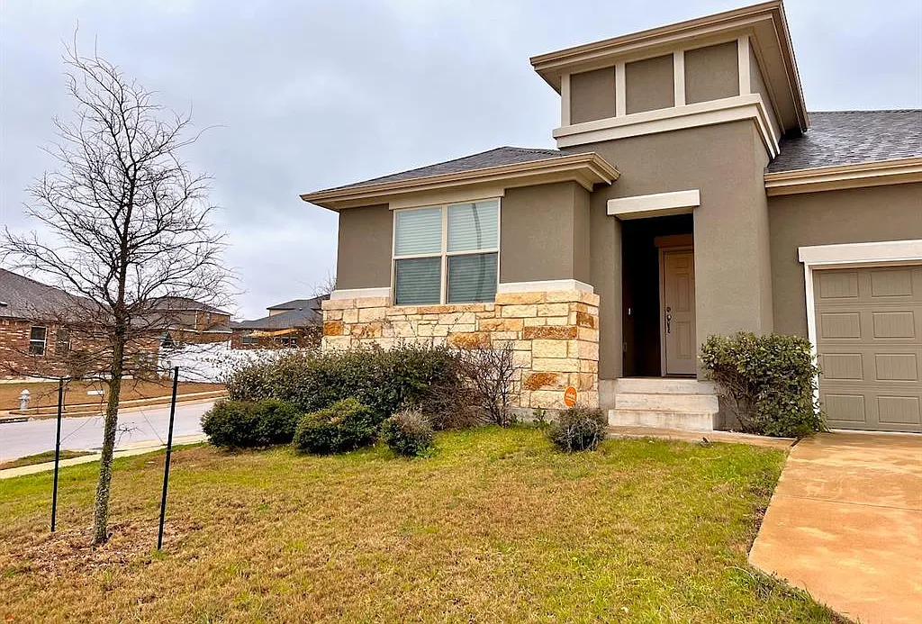 4 bed, 2.5 bath, 2261 sqft, $2,535 — Photo 3